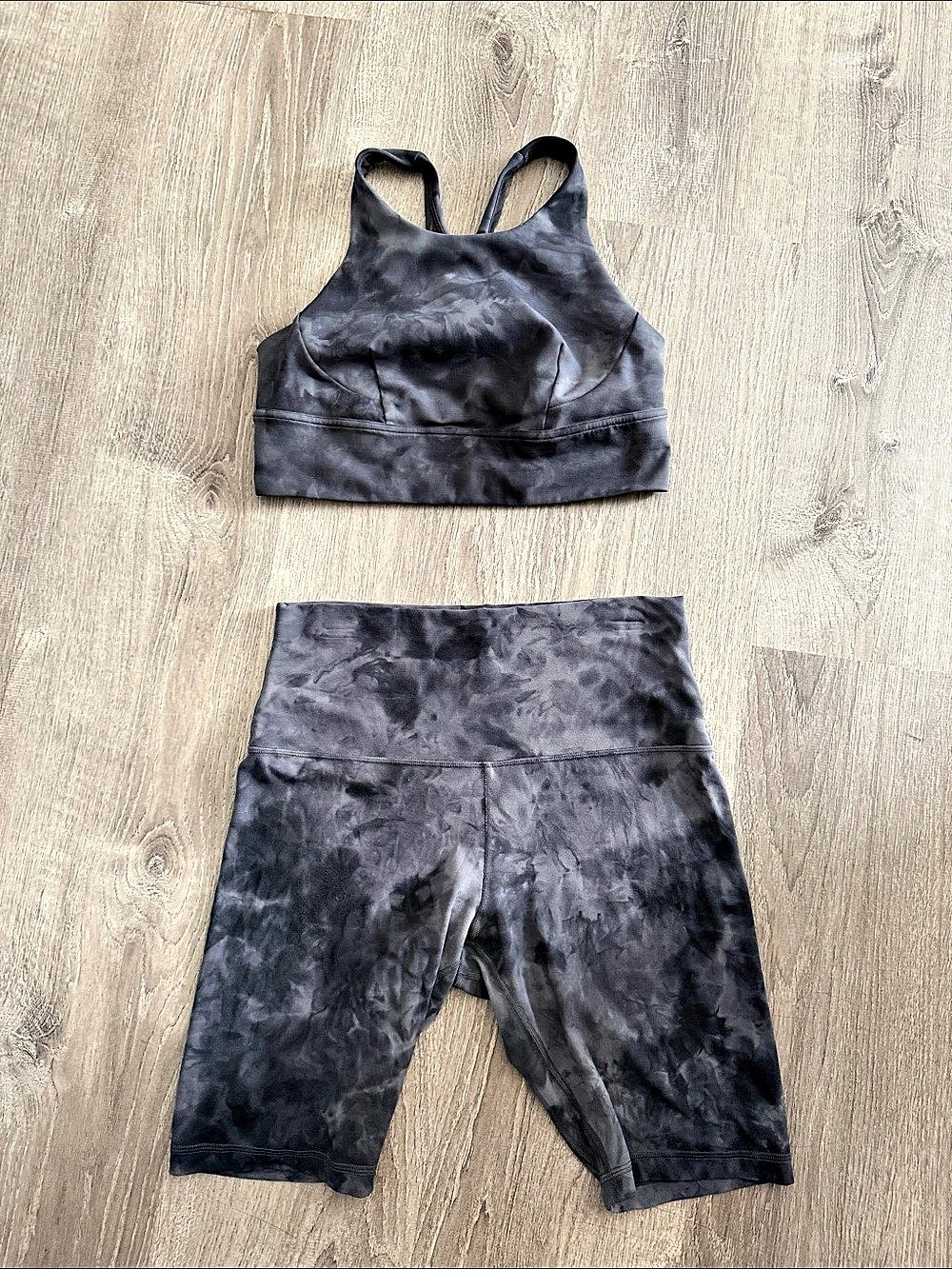 Lululemon Tie-Dye Sports Bra & Biker Shorts Set Size 12 great condition